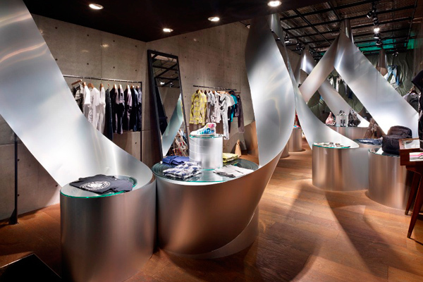 "ROLLS" by Chikara Ohno /sinato、DIESEL DENIM GALLERY AOYAMAで開催中