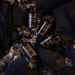 モンクレールの新ユニセックスフレグランス、“アルプスの山々”に着想した5種のウッディ ノート｜写真1