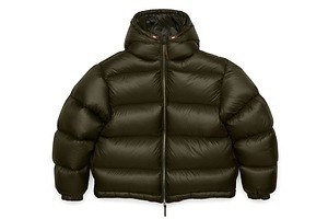 ジル サンダー＋“カーキカラー”の限定ダウンジャケット、東京＆大阪の期間限定ストアで