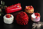 東京マリオットホテルのクリスマスケーキ2023、深紅のバラの花びらを模したチョコレートのケーキなど｜写真1