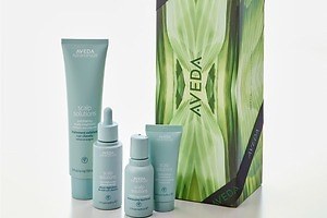 アヴェダ23年クリスマスコフレ、銘品ブラシ&2WAYトリートメントセットなど限定ヘアケア