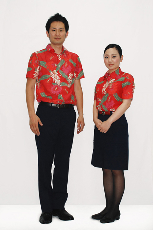 JALが沖縄地区の夏制服「かりゆしウェア」を一新、デザインはケイタ マルヤマ | 写真
