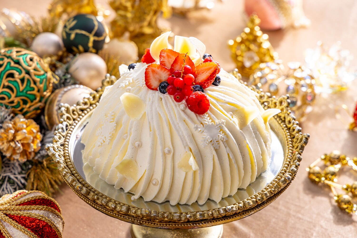 ヒルトン東京のクリスマス・スイーツビュッフェ、“女王陛下の宝石箱”着想の苺のショートケーキなど｜写真4