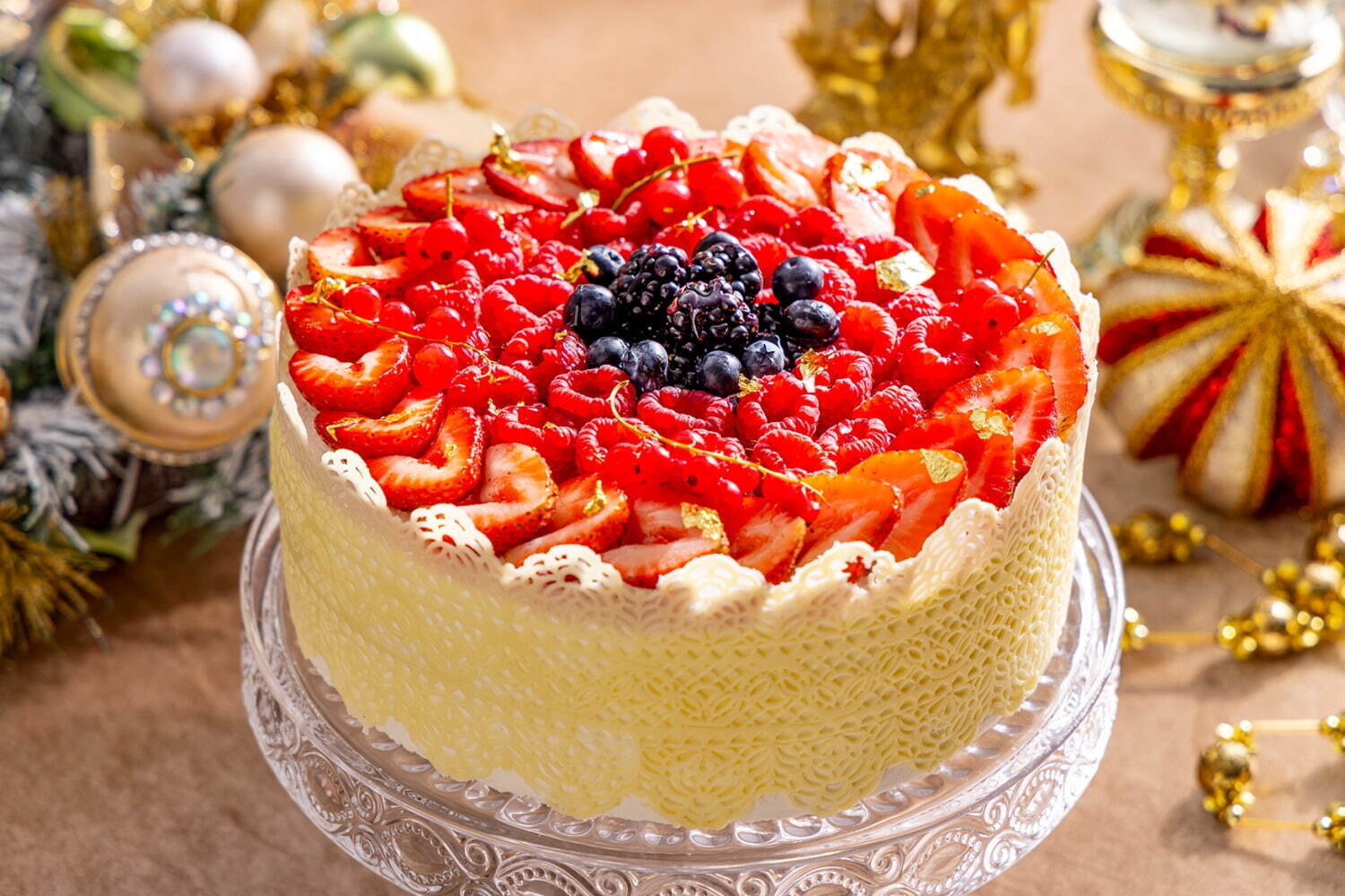 ヒルトン東京のクリスマス・スイーツビュッフェ、“女王陛下の宝石箱”着想の苺のショートケーキなど｜写真3