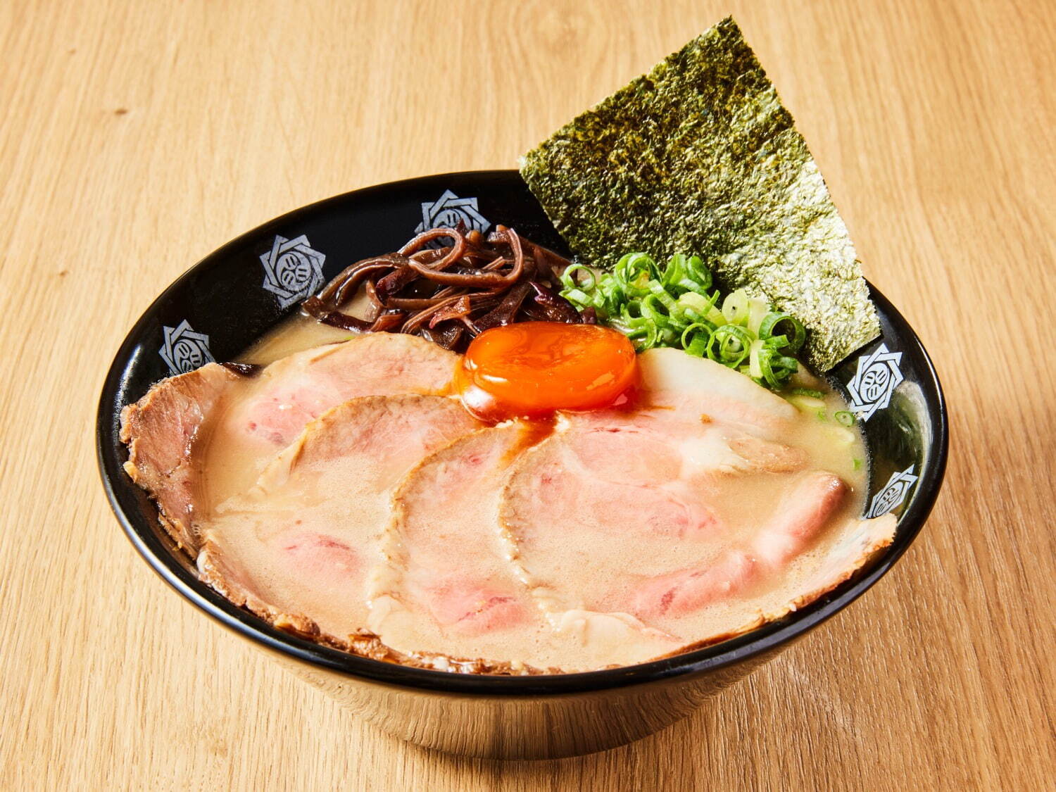 とんこつらーめん 俺式 純「宮崎霧島黒豚のめっちゃチャーシュー麺」1,450円※1日20杯限定