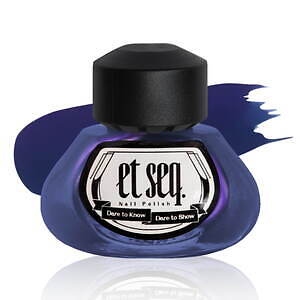 “文学の世界”を纏う「羽根ペンネイルポリッシュ」に京極夏彦『鵼の碑』着想の新色、瑠璃色×朱で｜写真2