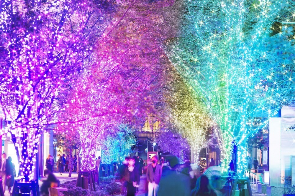 東京ミッドタウン日比谷“カラフルな光”に包まれる 東京ミッドタウン日比谷“カラフルな光”に包まれる