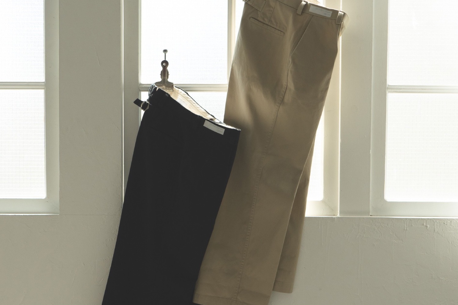 タナカ×ウィズムのチノパン、ストレート・フレア・ワイドの3シルエット展開