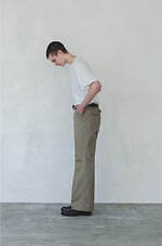 タナカ×ウィズムのチノパン、ストレート・フレア・ワイドの3シルエット展開｜写真8