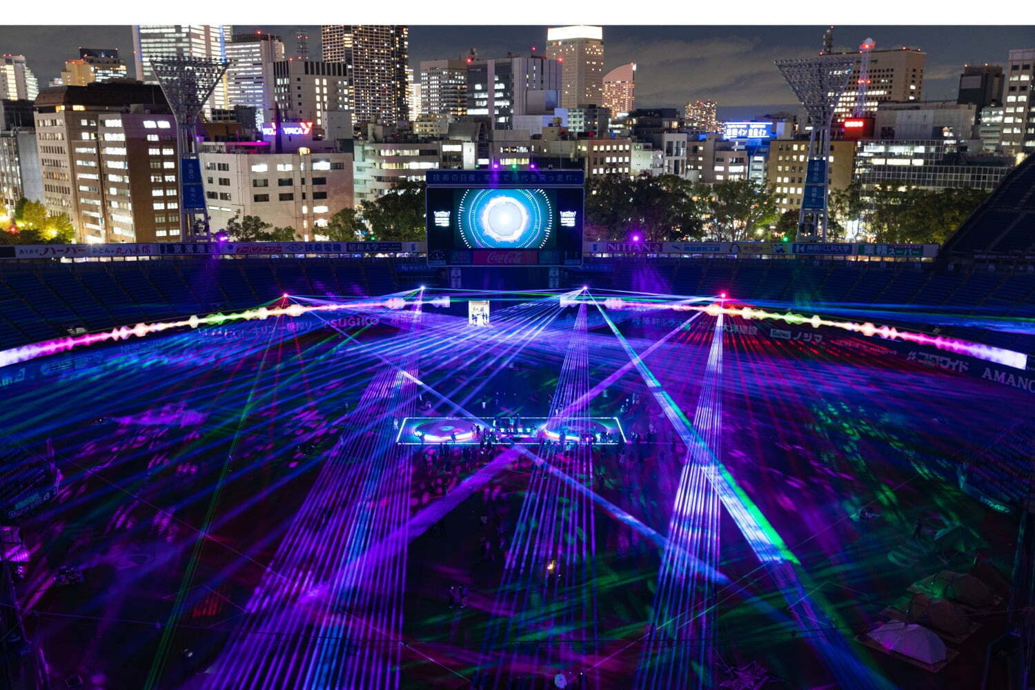 ベースボール(野球)｜横浜スタジアムのイルミネーション「ボールパークファンタジア」夜のハマスタが“ディスコ”に変身