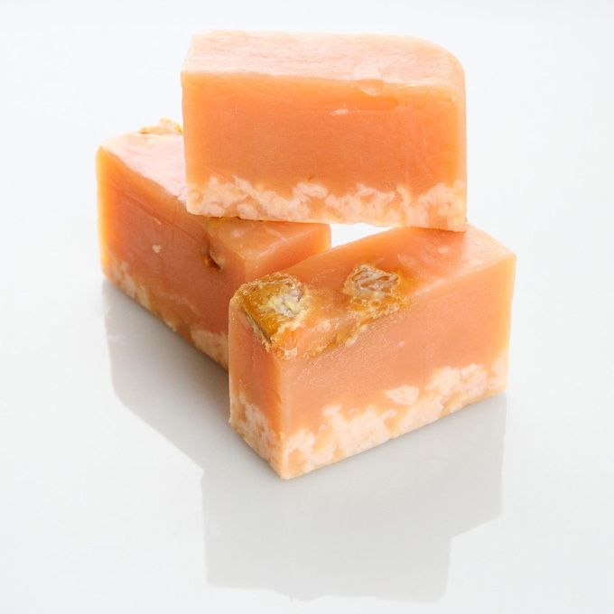 LUSH(ラッシュ)から夏の新作 - ザ・ビートルズの60'sジャケット風バスボムなど｜写真3
