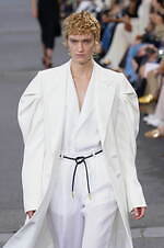 クロエ 2024年春夏コレクション - 花々が咲き誇る楽園で｜写真4