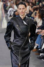 クロエ 2024年春夏コレクション - 花々が咲き誇る楽園で｜写真13