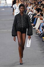 クロエ 2024年春夏コレクション - 花々が咲き誇る楽園で｜写真21