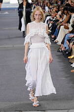 クロエ 2024年春夏コレクション - 花々が咲き誇る楽園で｜写真27