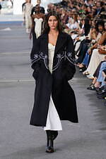 クロエ 2024年春夏コレクション - 花々が咲き誇る楽園で｜写真29