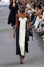 クロエ 2024年春夏コレクション - 花々が咲き誇る楽園で｜写真31