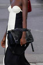 クロエ 2024年春夏コレクション - 花々が咲き誇る楽園で｜写真32