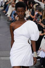 クロエ 2024年春夏コレクション - 花々が咲き誇る楽園で｜写真40