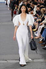 クロエ 2024年春夏コレクション - 花々が咲き誇る楽園で｜写真41