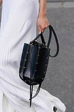 クロエ 2024年春夏コレクション - 花々が咲き誇る楽園で｜写真42