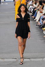 クロエ 2024年春夏コレクション - 花々が咲き誇る楽園で｜写真45