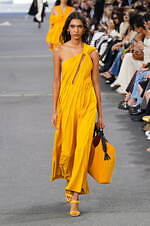 クロエ 2024年春夏コレクション - 花々が咲き誇る楽園で｜写真46