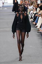 クロエ 2024年春夏コレクション - 花々が咲き誇る楽園で｜写真50