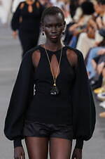 クロエ 2024年春夏コレクション - 花々が咲き誇る楽園で｜写真51