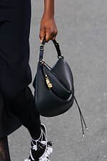 クロエ 2024年春夏コレクション - 花々が咲き誇る楽園で｜写真58