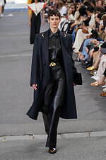 クロエ 2024年春夏コレクション - 花々が咲き誇る楽園で｜写真63