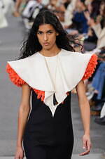 クロエ 2024年春夏コレクション - 花々が咲き誇る楽園で｜写真66