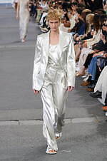 クロエ 2024年春夏コレクション - 花々が咲き誇る楽園で｜写真70