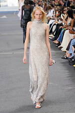 クロエ 2024年春夏コレクション - 花々が咲き誇る楽園で｜写真71