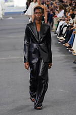 クロエ 2024年春夏コレクション - 花々が咲き誇る楽園で｜写真73