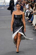 クロエ 2024年春夏コレクション - 花々が咲き誇る楽園で｜写真74