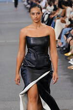 クロエ 2024年春夏コレクション - 花々が咲き誇る楽園で｜写真75