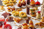 ヒルトン東京“パンづくし”のクリスマスアフタヌーンティー、オーナメントのようなスイーツパンや食事パン｜写真10