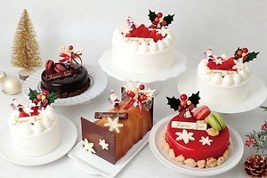 ラ・メゾン白金 グランの2023年クリスマス、ショコラのマカロンを飾ったチョコケーキなど
