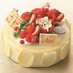 京王百貨店23年クリスマスケーキ、オーナメントのプティガトーを乗せたボックス型ケーキ＆熊型ケーキ｜写真3