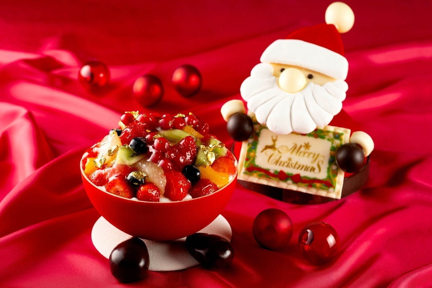 ザ・プリンス パークタワー東京＆東京プリンスホテルのクリスマス23、サンタ型チョコのショートケーキ