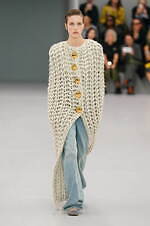 ロエベ 2024年春夏コレクション - 魚眼レンズを通して見た景色のように｜写真1