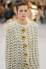 ロエベ 2024年春夏コレクション - 魚眼レンズを通して見た景色のように｜写真2