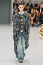 ロエベ 2024年春夏コレクション - 魚眼レンズを通して見た景色のように｜写真3