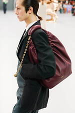 ロエベ 2024年春夏コレクション - 魚眼レンズを通して見た景色のように｜写真10