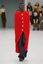 ロエベ 2024年春夏コレクション - 魚眼レンズを通して見た景色のように｜写真13