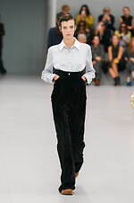 ロエベ 2024年春夏コレクション - 魚眼レンズを通して見た景色のように｜写真17