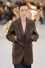 ロエベ 2024年春夏コレクション - 魚眼レンズを通して見た景色のように｜写真20