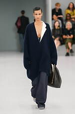 ロエベ 2024年春夏コレクション - 魚眼レンズを通して見た景色のように｜写真21