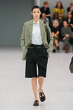 ロエベ 2024年春夏コレクション - 魚眼レンズを通して見た景色のように｜写真32